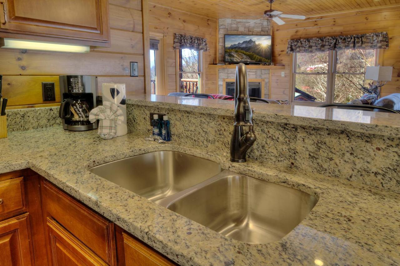 Smoky Mountain Views Villa Gatlinburg Exterior photo